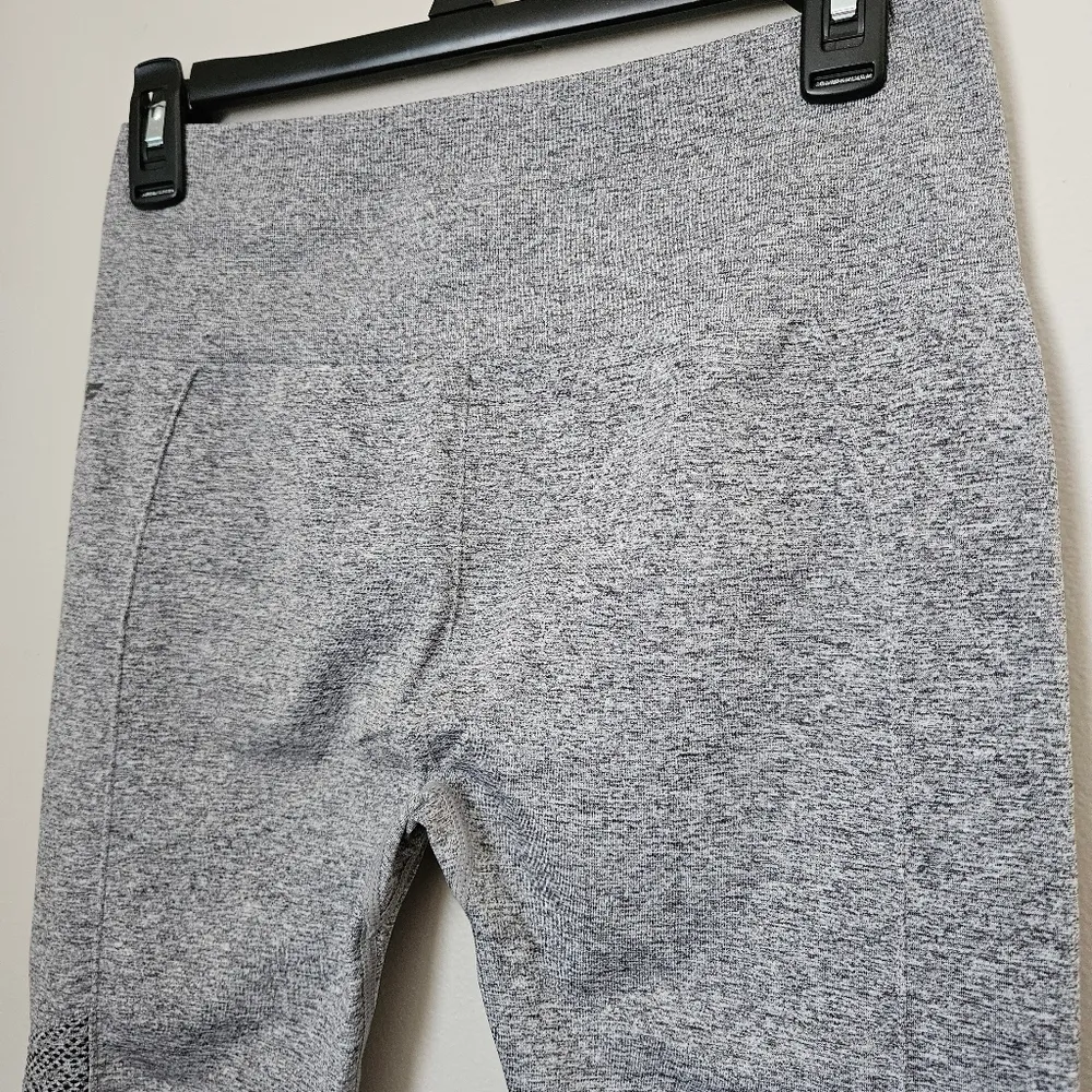Fabletics Sync Seamless High-Waisted Legging Grey Heather Athleisure Workout - Image 5