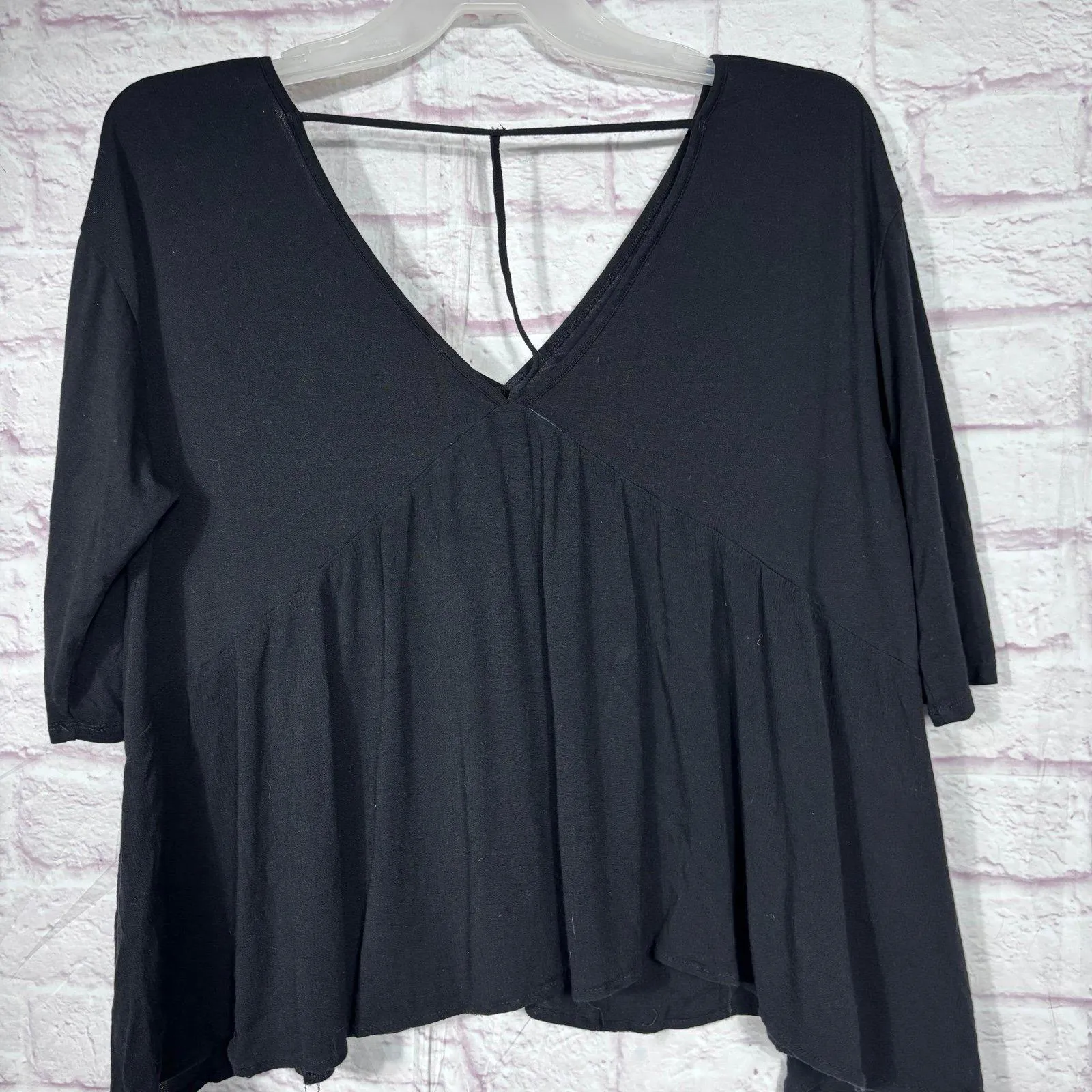 Altar'd State Women's Black V-Neck Top  Medium - Image 5