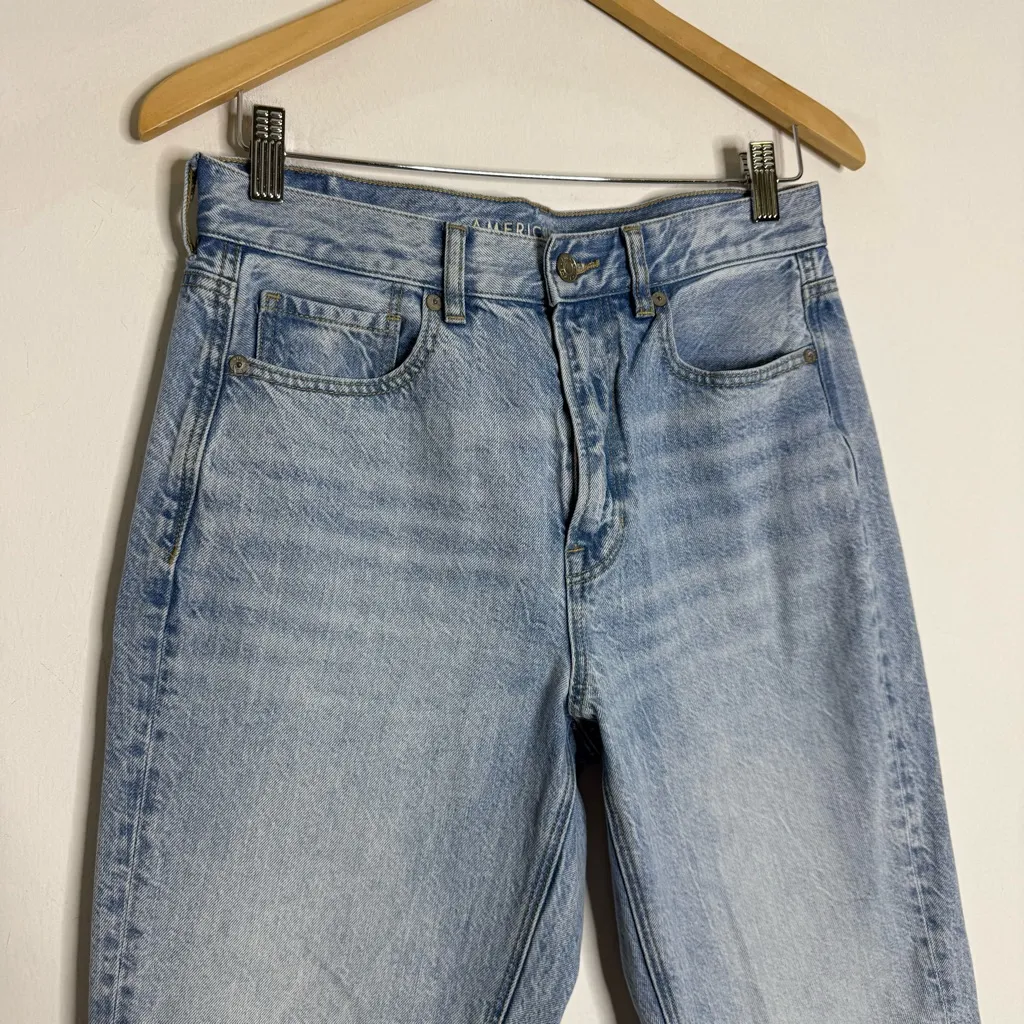 American Eagle Mom Jeans – Size 6 Long – Light Wash - Image 7