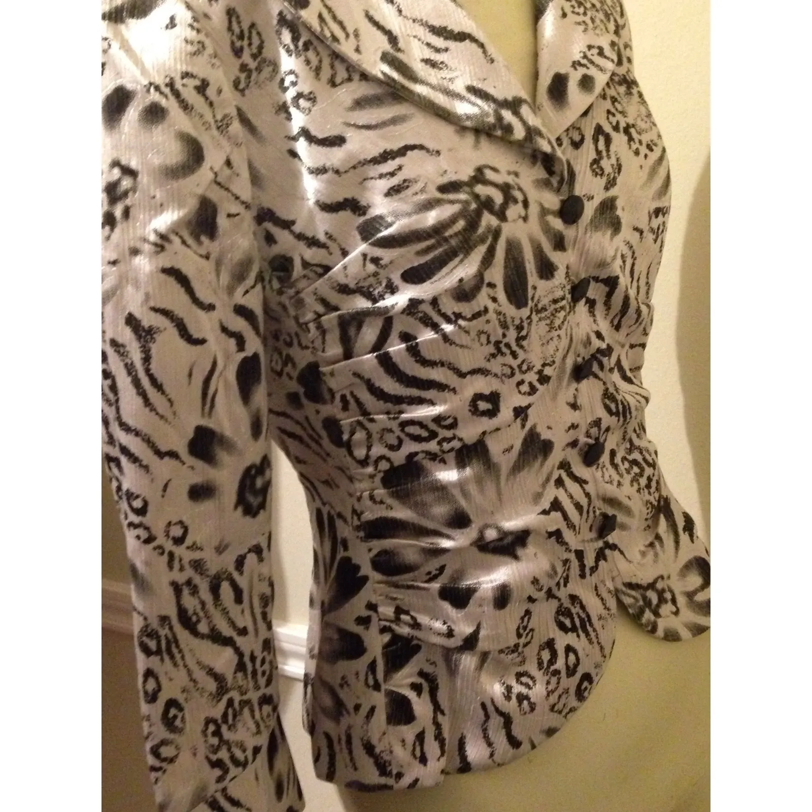 #7 Women's  Size: 4 Elegant Silky Animal Print Top by Adrianna Papell - Image 4