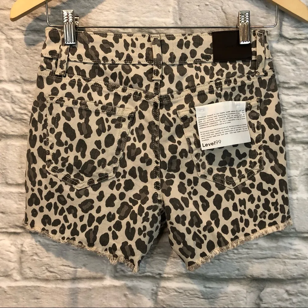 NWT  24” Chelsea Relax Cut Off Short - Image 5