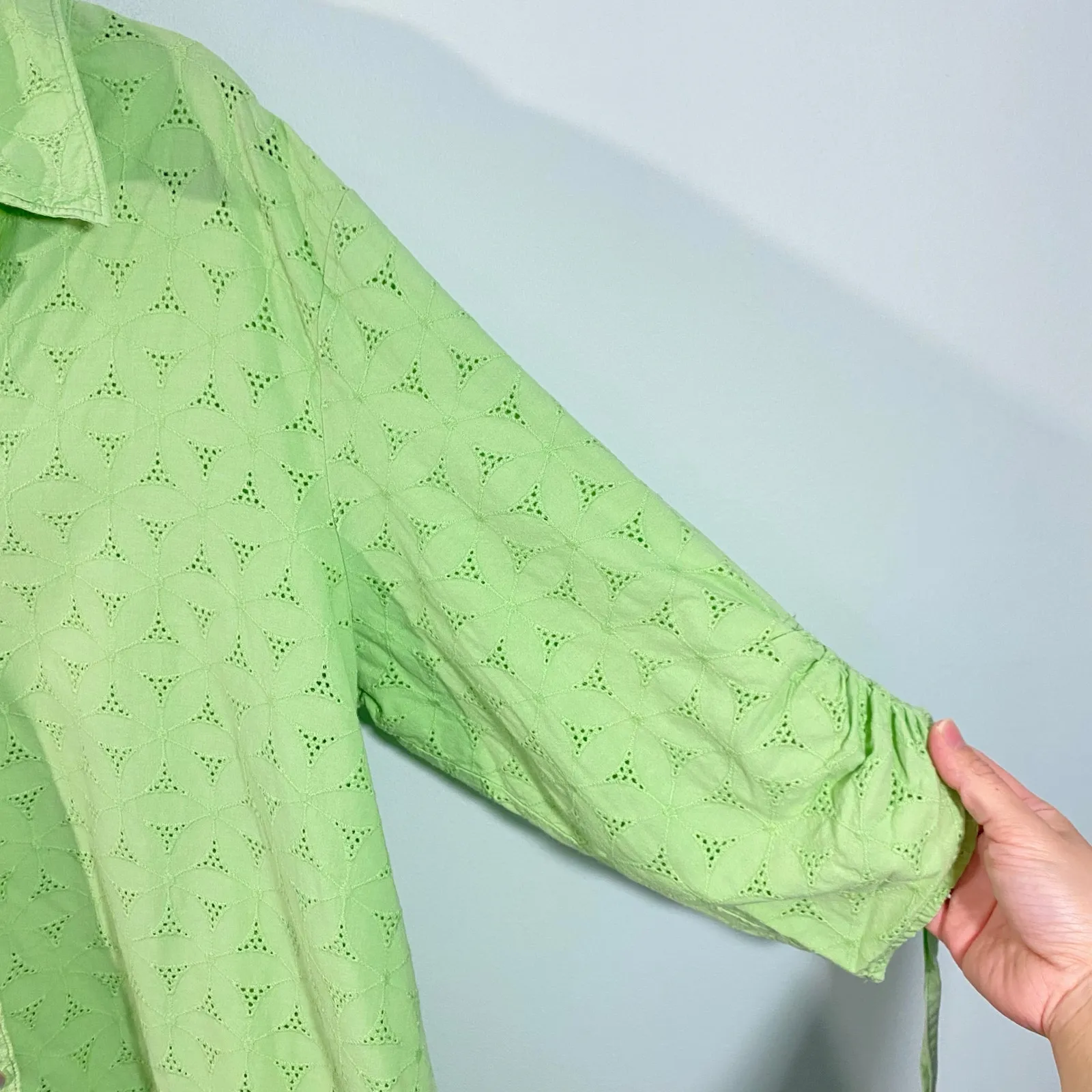 Susan Graver Women Lime Green Eyelet Button Front Ruched Sleeve Blouse Size 2X - Image 6