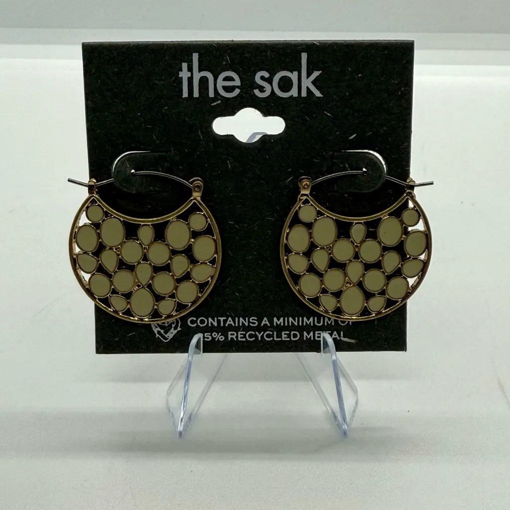 The Sak‎ Gold Patterned Earrings - Image 4