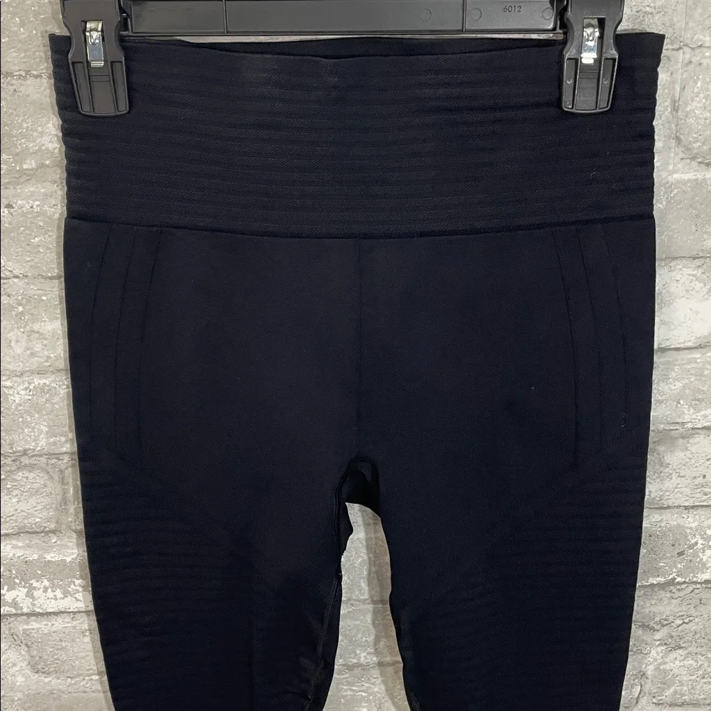 Athleta Black Seamless Training
Compression Tights - Image 3
