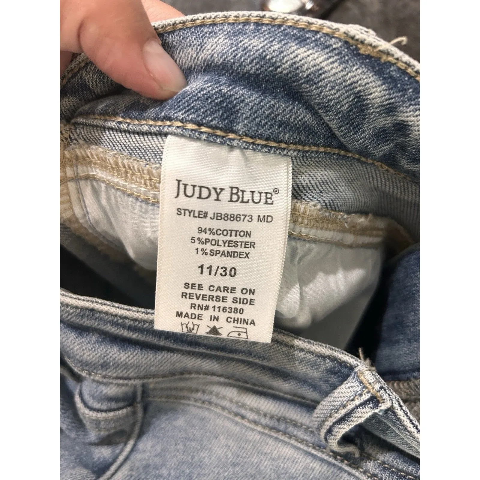 Judy Blue Jeans Women’s 11/30 Blue Retro Wide Fit High Rise Medium Wash Grunge - Image 4