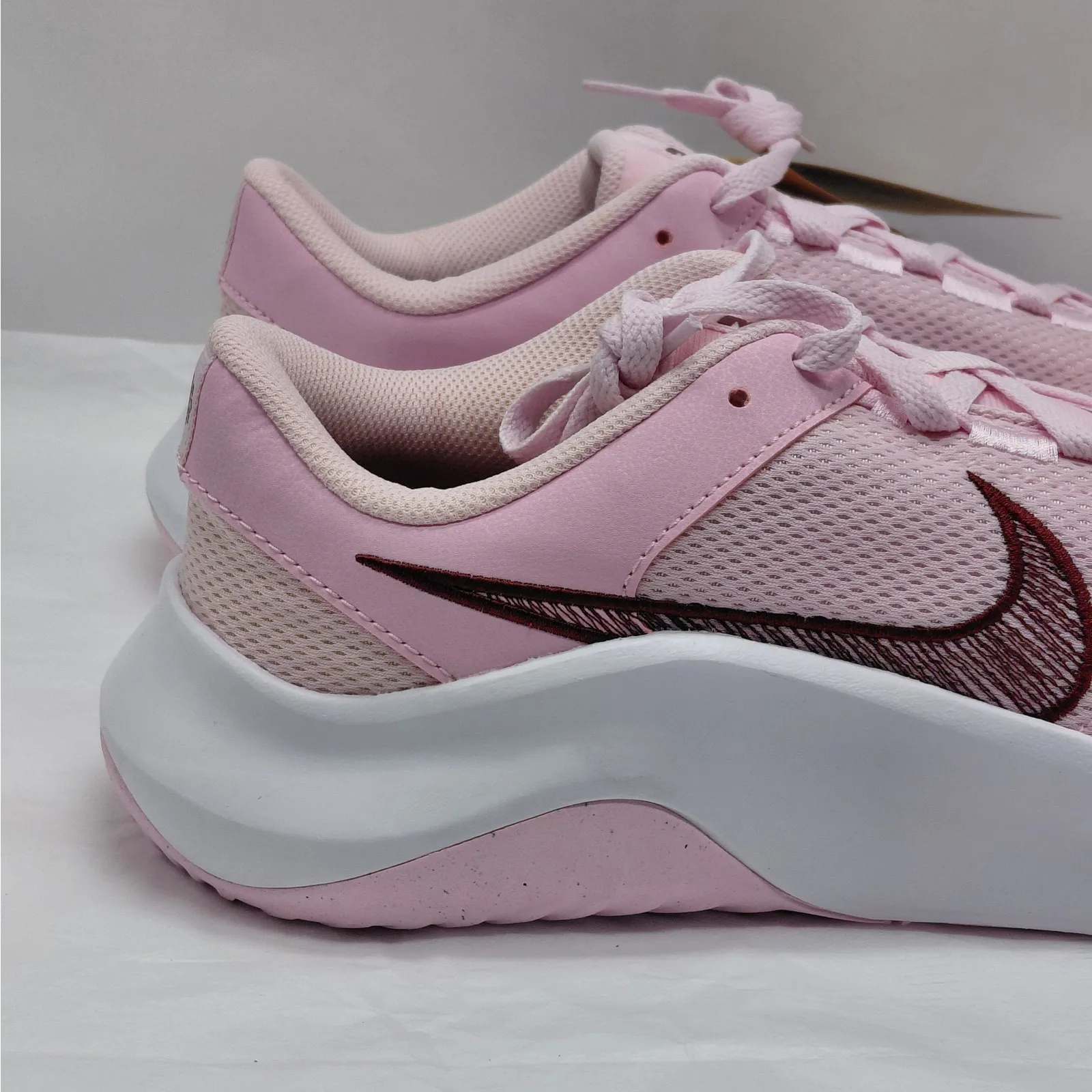 Nike Legend Essentials 3 Athletic Sneakers Women's 12 Pink Activewear Workout - Image 7