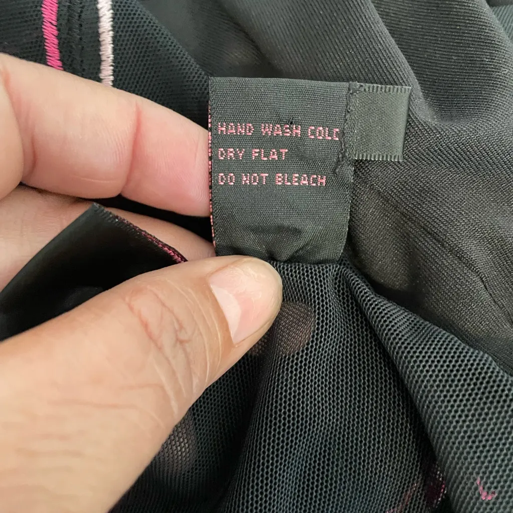 Newport News Black and Red Mesh Dress - Image 7