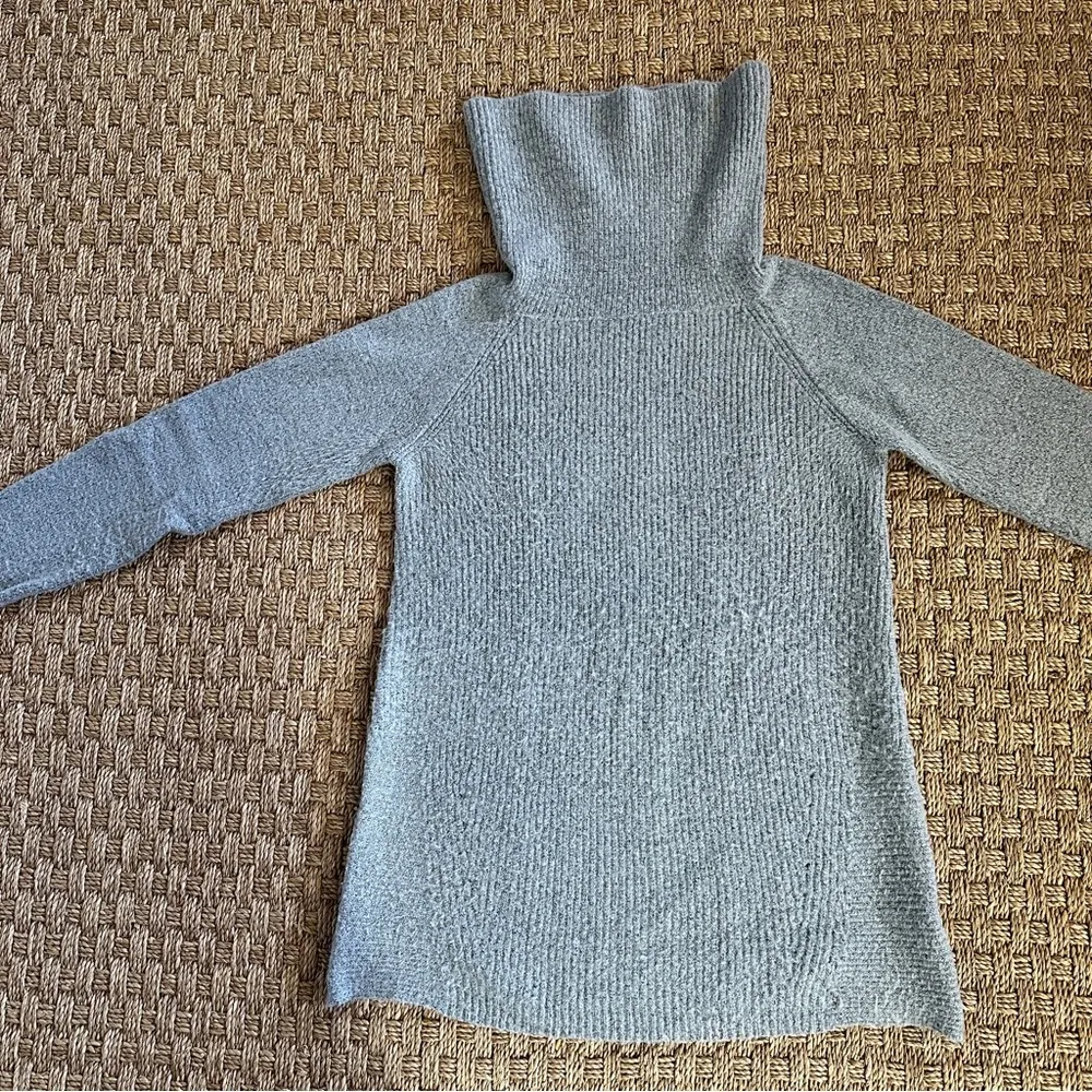 Pink Clover Sweater Gray Size Small Tunic Cowl Neck - Image 9