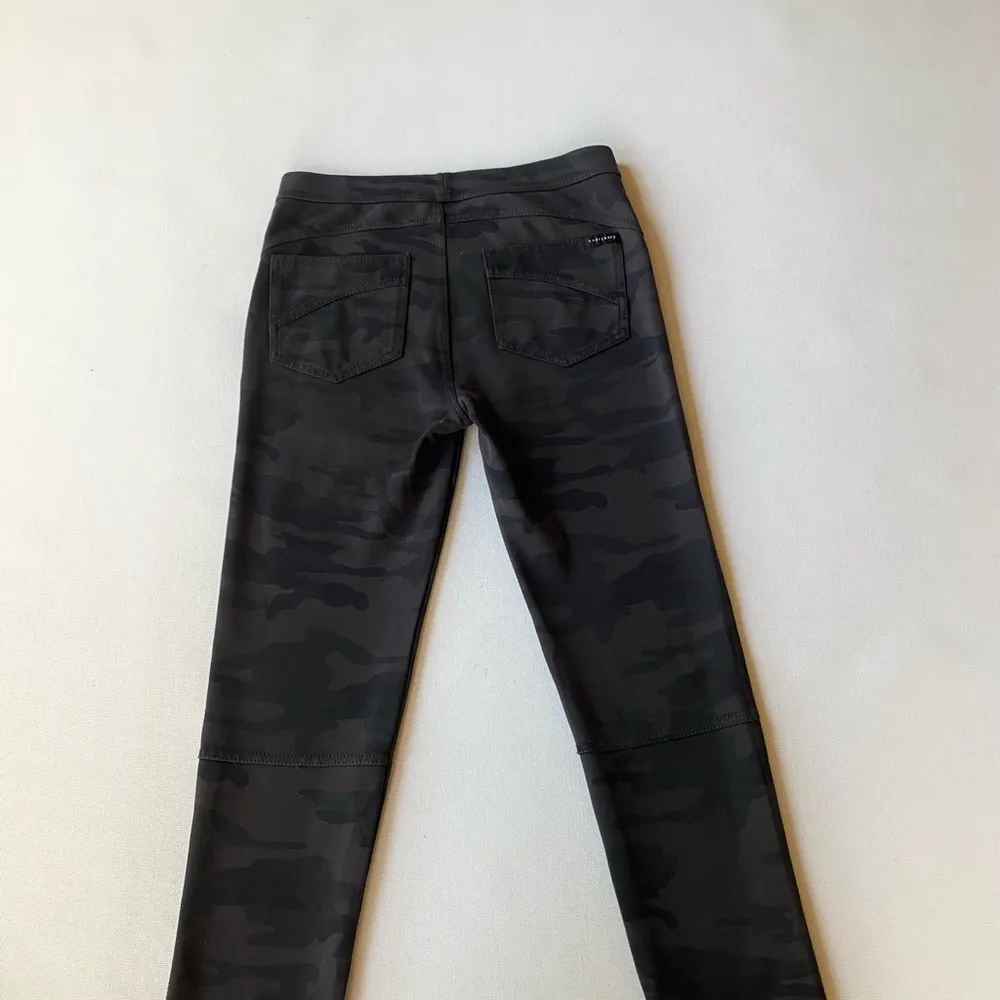 Sanctuary Camo Print Pull On Ponte Leggings - Image 8