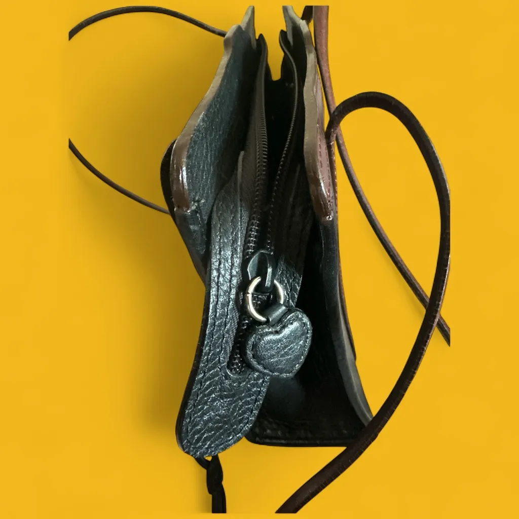 Elegant Brighton Zip Hearts Back Leather Organizer Shoulder Bag, Black & Brown - Image 10