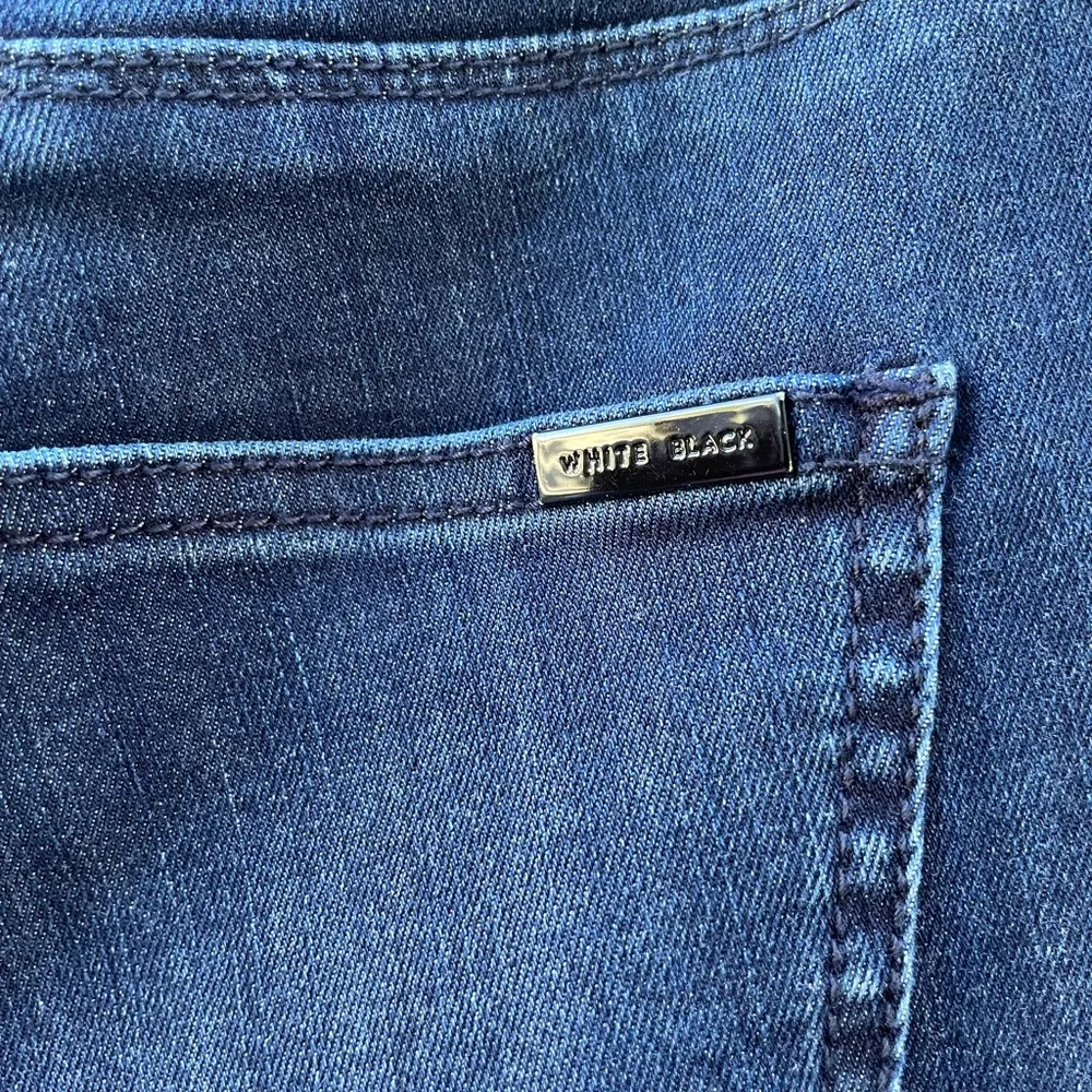 WHBM The Legging Denim pull on Legging jean - Image 2