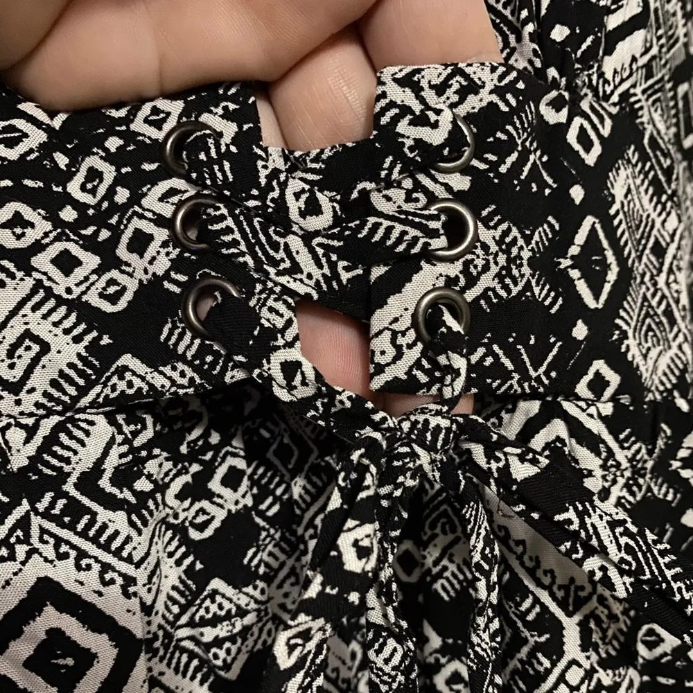 Bow & Arrow small zip back tie front black white - Image 7