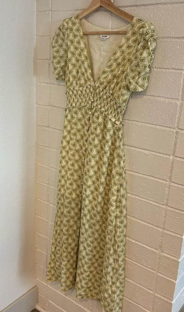 NWOT urban outfitters kimchi blue light green Loni plunging puff sleeve midi - Image 3