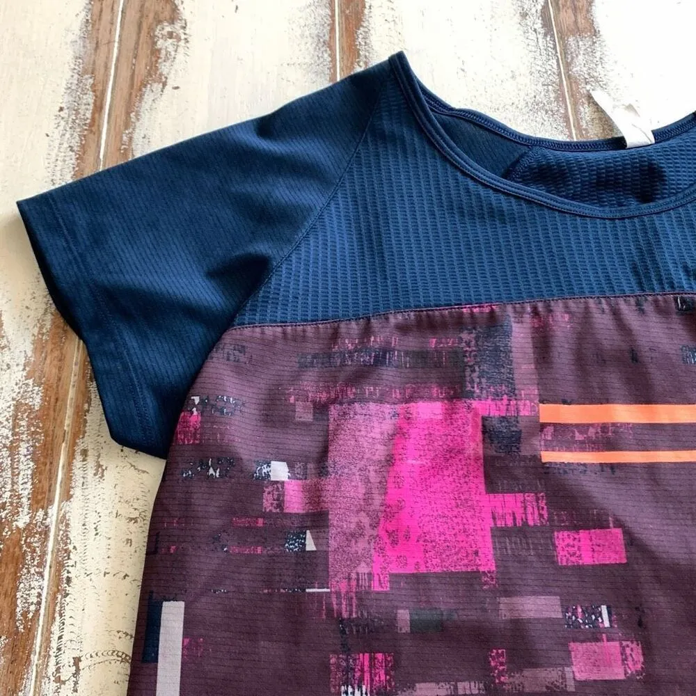 Under Armour athletic shirt size large - Image 2