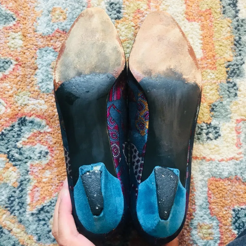 STUART WEITZMAN FOR MR. SEYMOUR Vintage Blue Silk Tie Print Suede Heels 8 AAA - Image 7