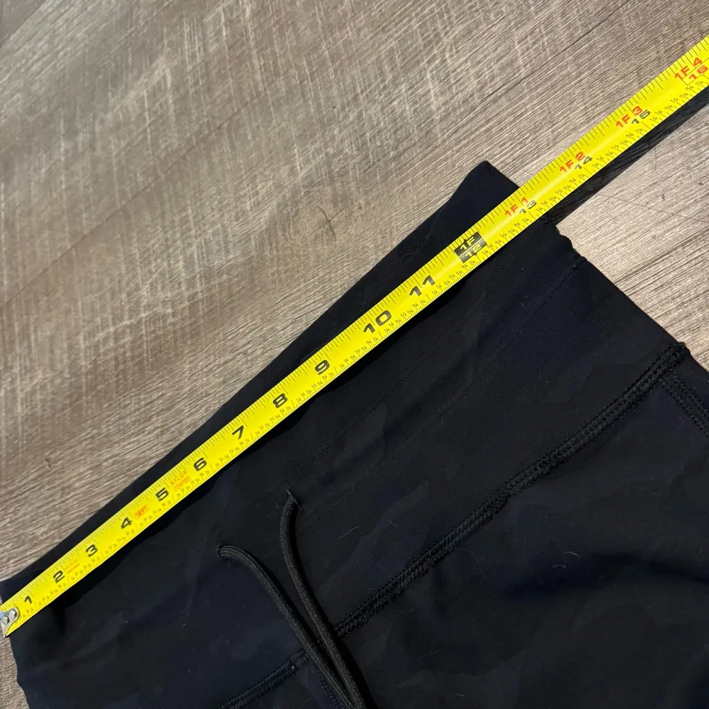 Vuori Daily Legging Black Camo - Image 5