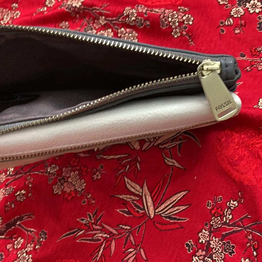 Fossil | pebbled leather snap and zip wallet. Two-tone color. Gold hardware. - Image 6