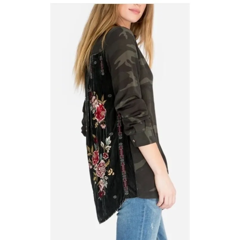 Johnny Was Workshop Camo Silk Button Down Embroidered Velvet Back Top Size XS Green - Image 2