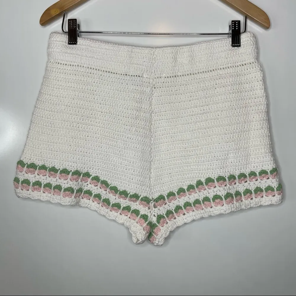 Lovers and Friends Mes Amis Crochet Shorts Large - Image 4