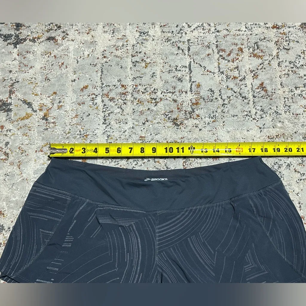 BROOKS chaser reflective lined shorts size XL gray 3” inseam - Image 6