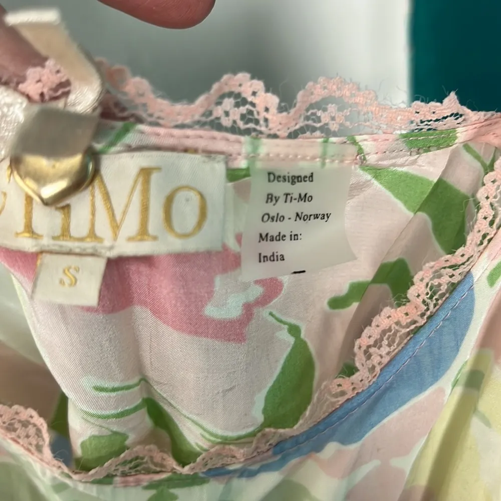 By Timo lace trimmed floral Cami. Size sm - Image 3