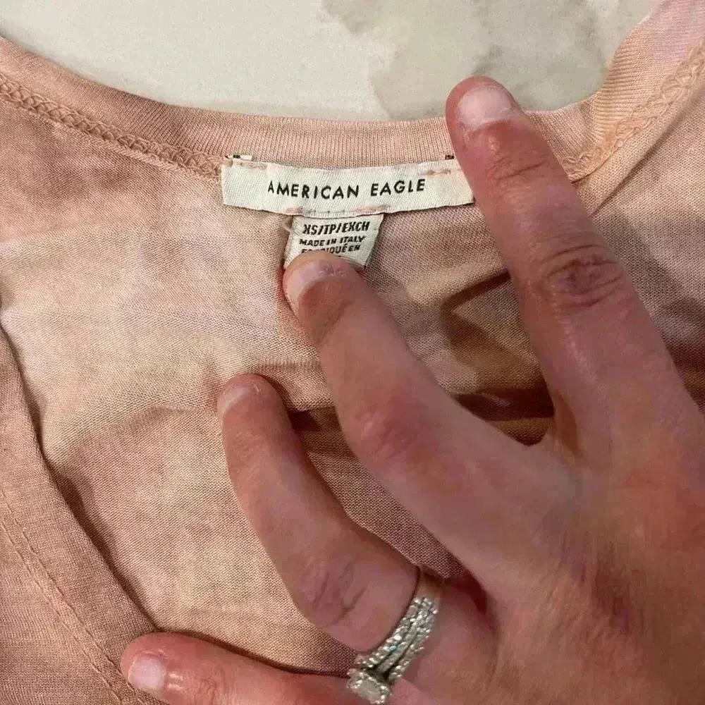 American Eagle Faux Wrap HighLow VNeck Shirt Womens XS Pink TieDye Stretchy Boho - Image 4