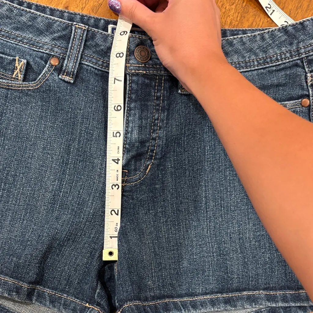 Old Navy Low Rise Jean Shorts - Image 5