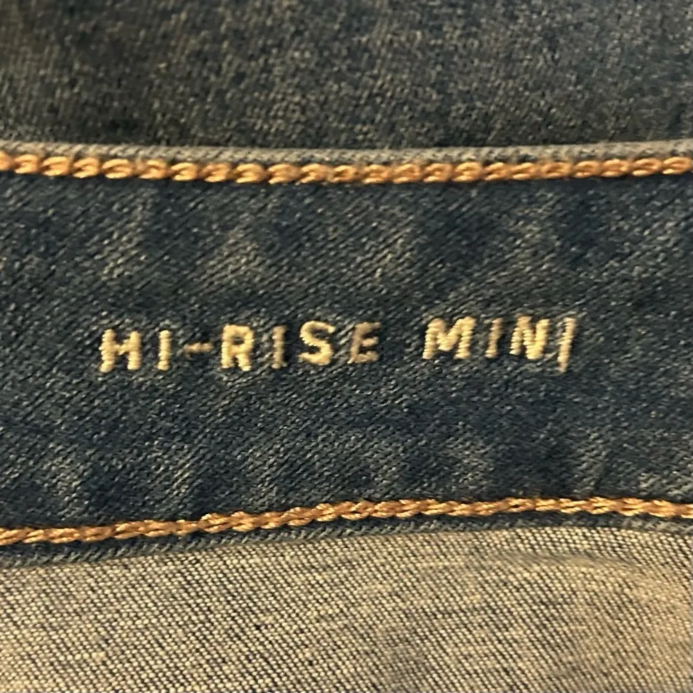 American Eagle Medium Wash Next Level Stretch Hi-Rise Mini Skirt Size 8. - Image 6