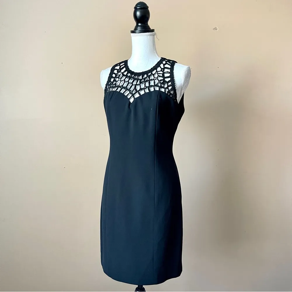 LAUNDRY BY SHELLI SEGAL | Black Sleeveless Crochet Lace Sheath Dress Sz 8 - Image 4