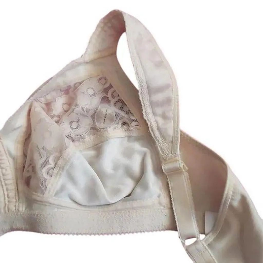 Vintage union label ivory lace bra (see measurements below) White Size none - Image 6