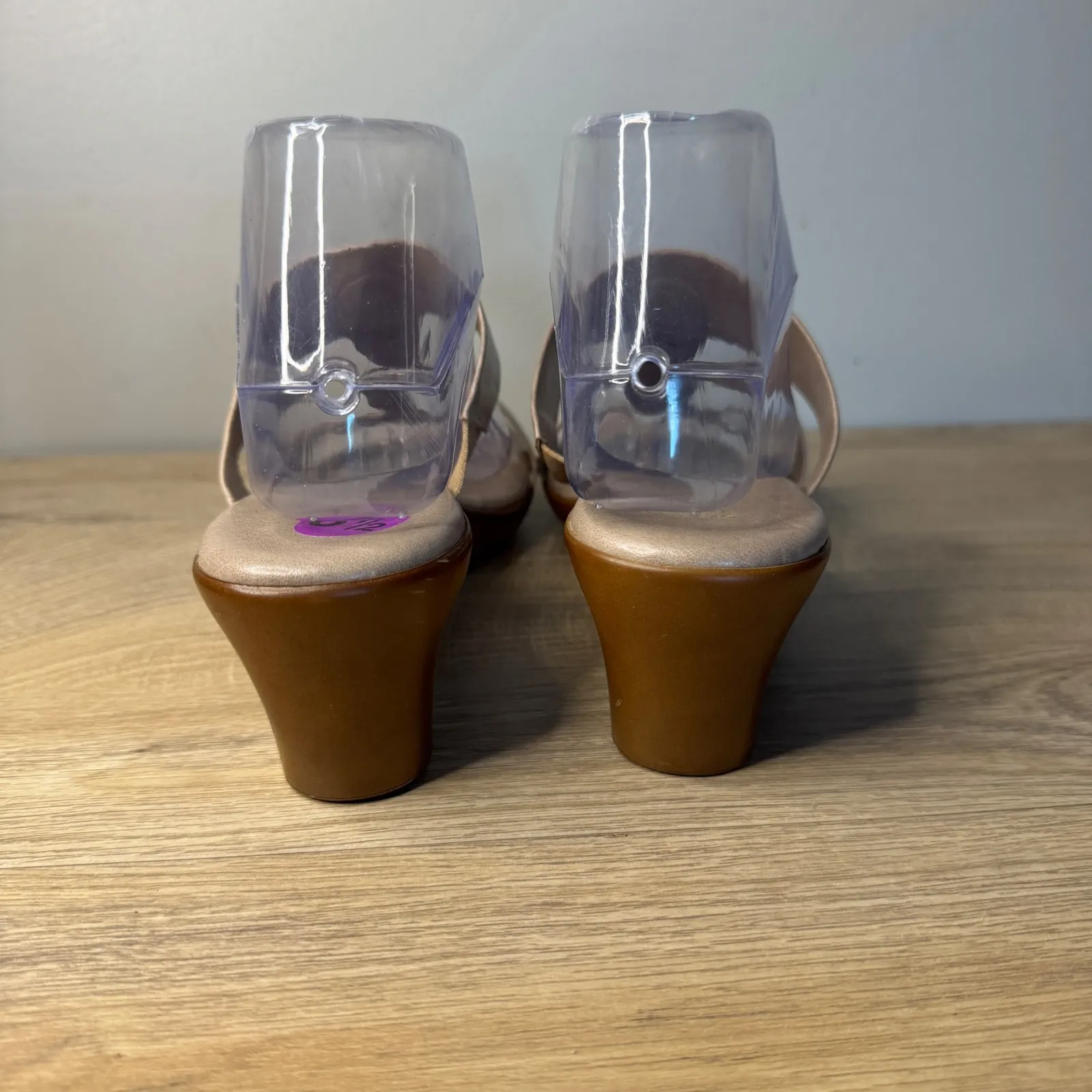 Italian Shoemakers Sandals Beige Wedge Heels Gold Accent Size‎ 8.5 Women - Image 7