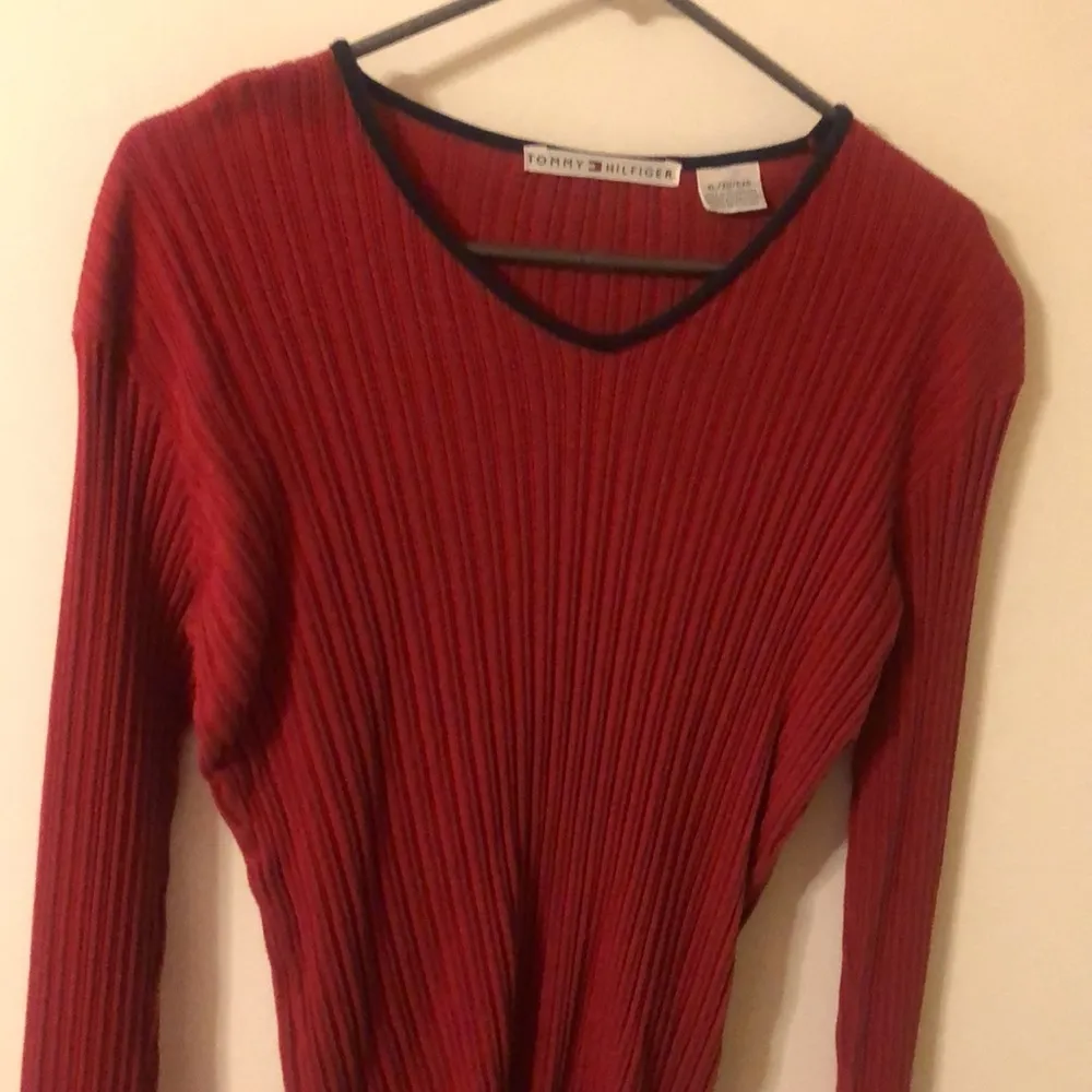 Tommy Hilfiger women’s xl red and blue top - Image 7
