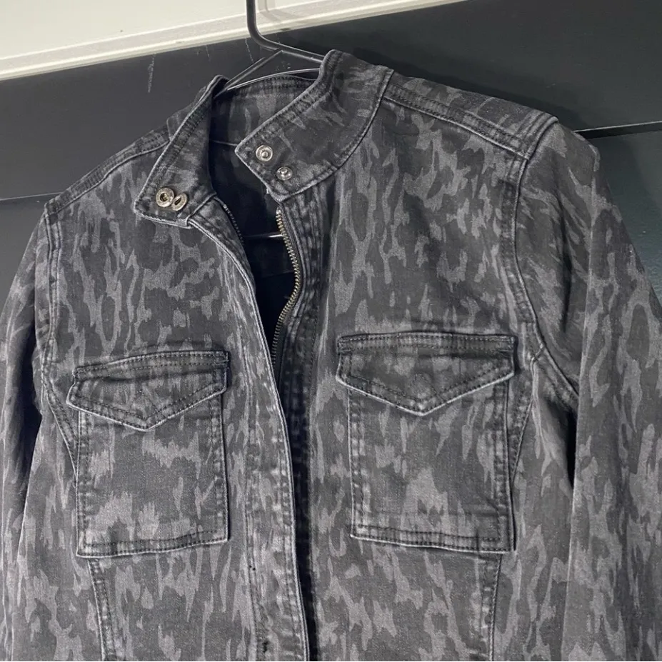 🍭🍭🍭BOGOHO 🍭🍭🍭Liverpool Black/Gray CamoJacket-Small - Image 2