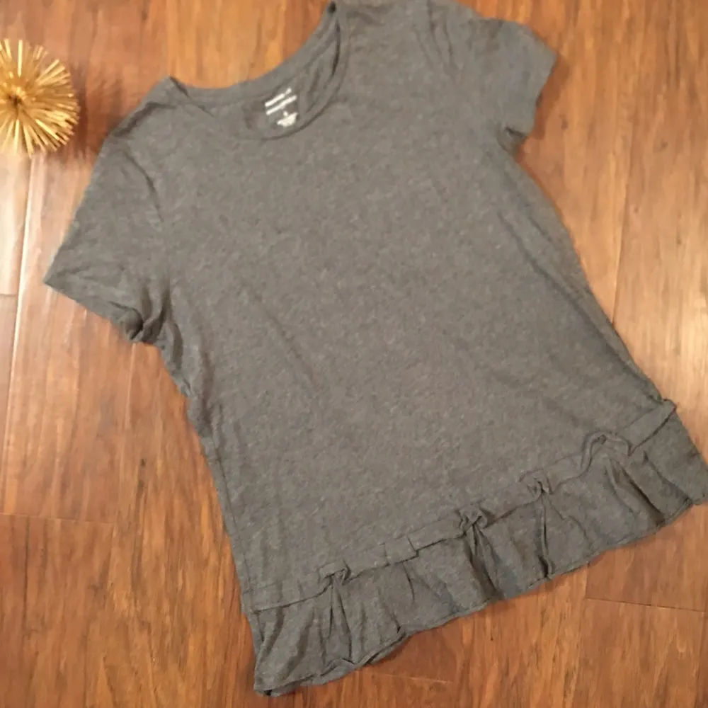 Banana Republic Factory Top Designer Ruffle Hem Round Neck Tee Shirt Gray - Image 3