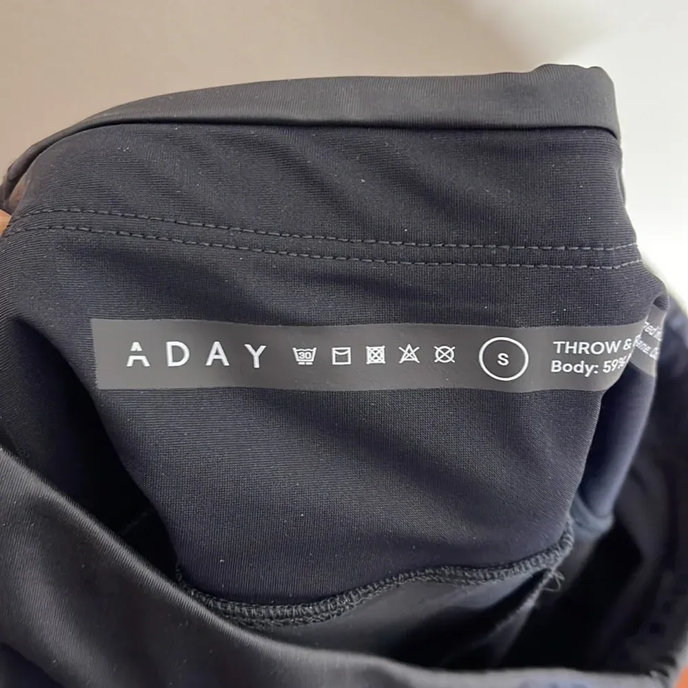 ADAY throw and roll‎ leggings mid rise black Small - Image 10