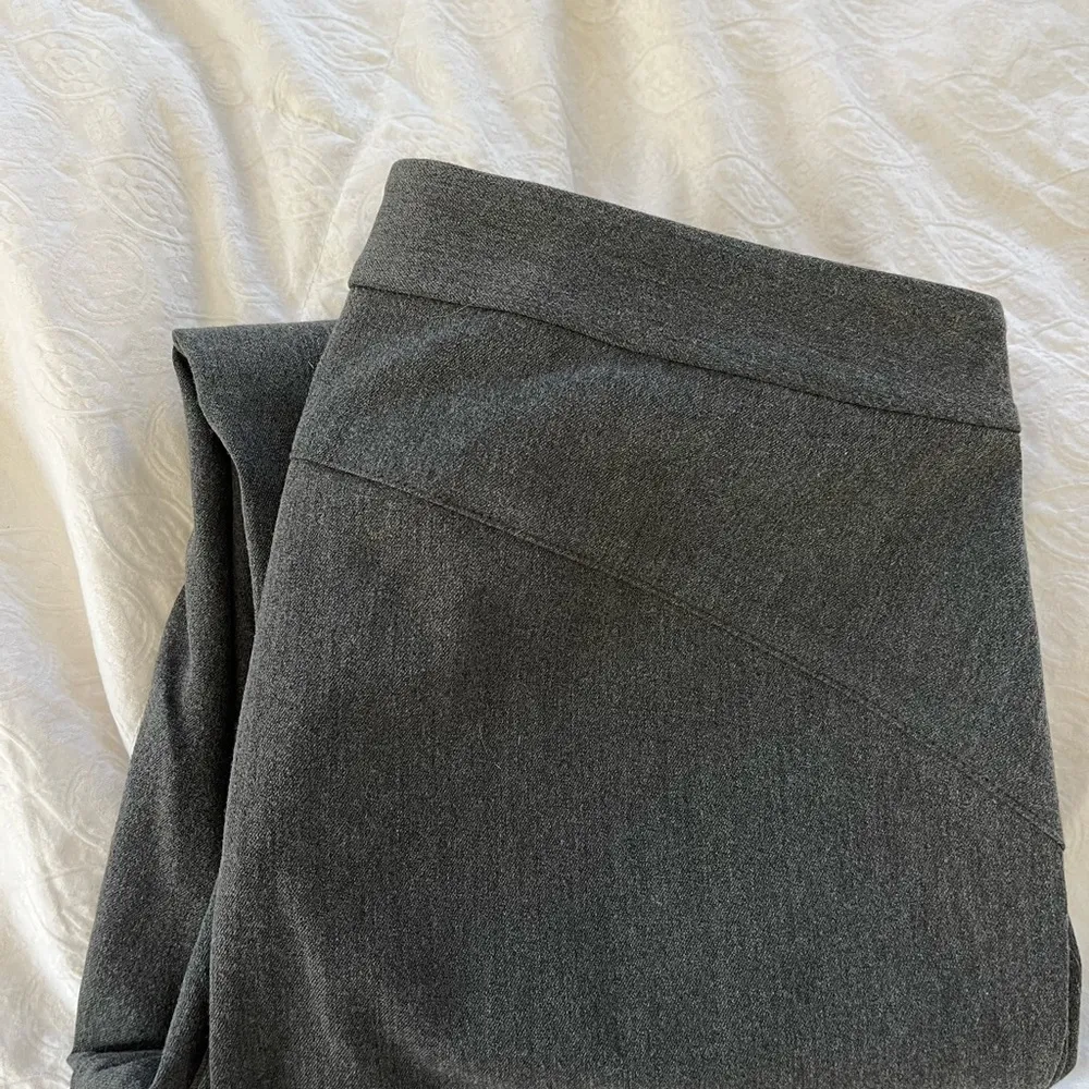 Gray size 4 Vince Camuto slacks - Image 8