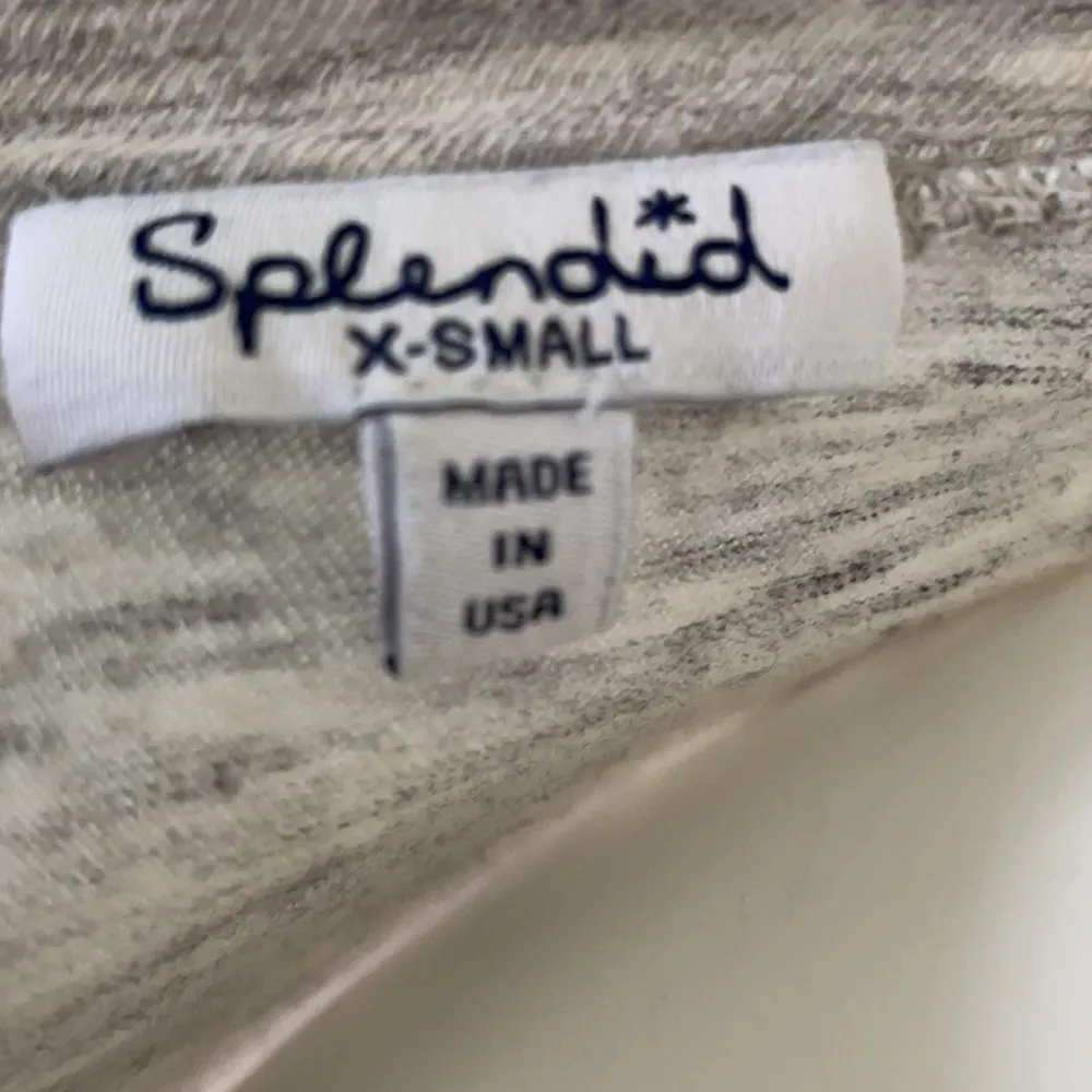 Splendid Star Print Gray V Neck Tee T Shirt XS - Image 6