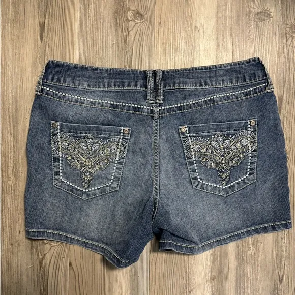 Blue denim shorts with a western flair size 10 waist us 16, rise is 10 - Image 2