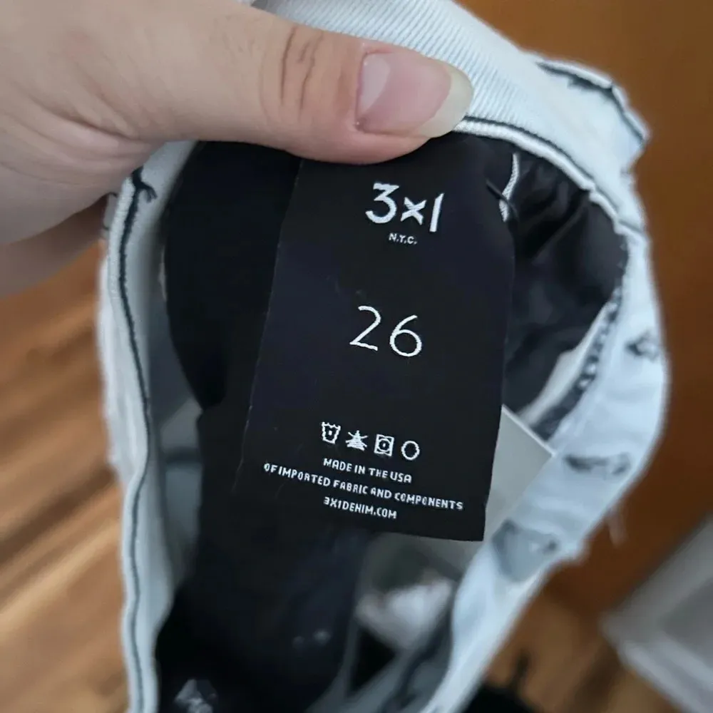 NWOT 3X1 DISTRESSED DENIM SHORTS - Image 4