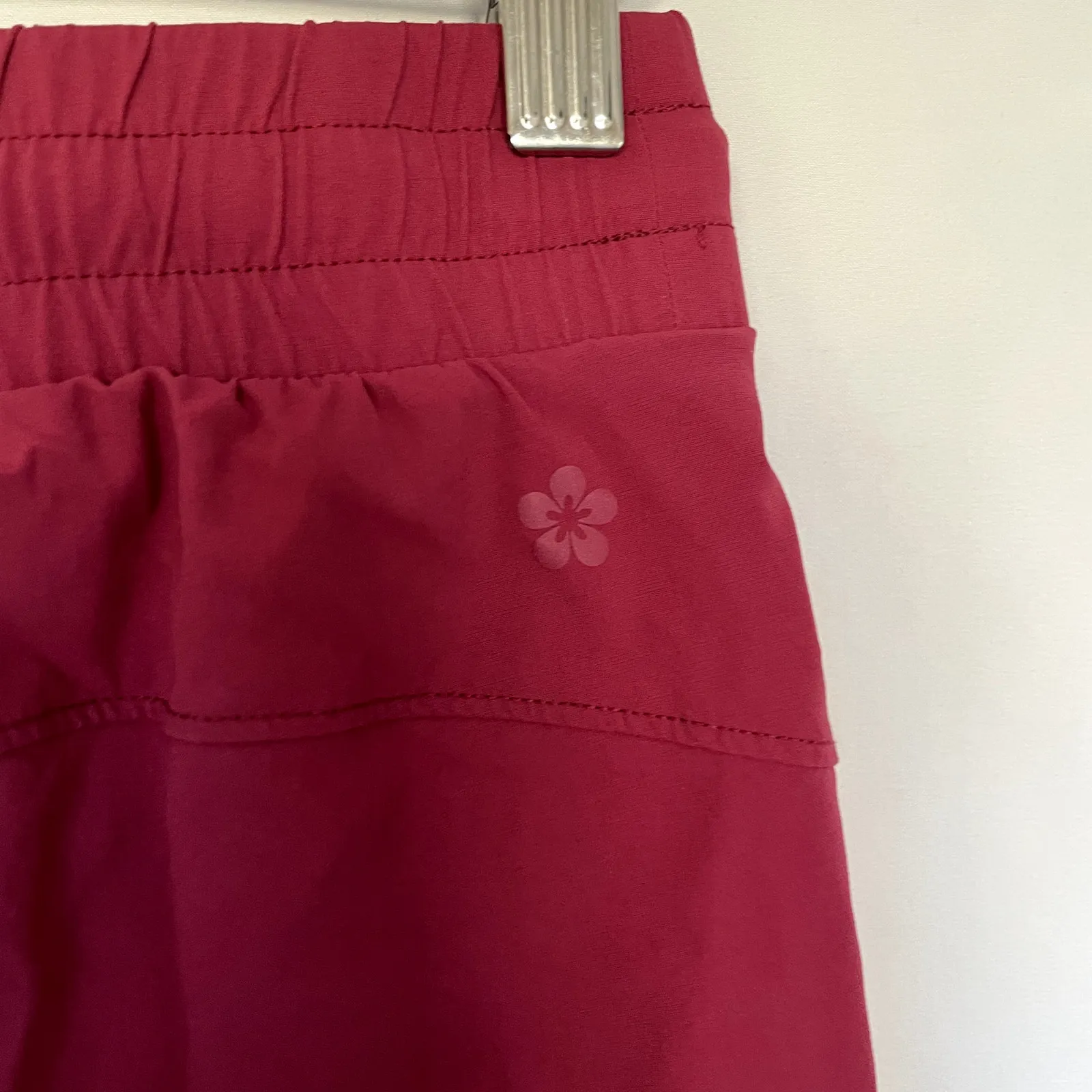 Tuff Athletics deep pink elastic waist athletic shorts pockets women's small - Image 5