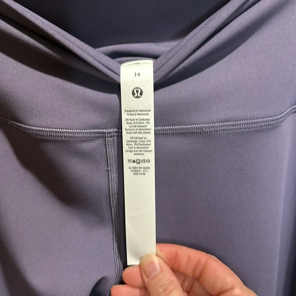 NWT Lululemon size 14 Align high rise 23” crop leggings - Image 8