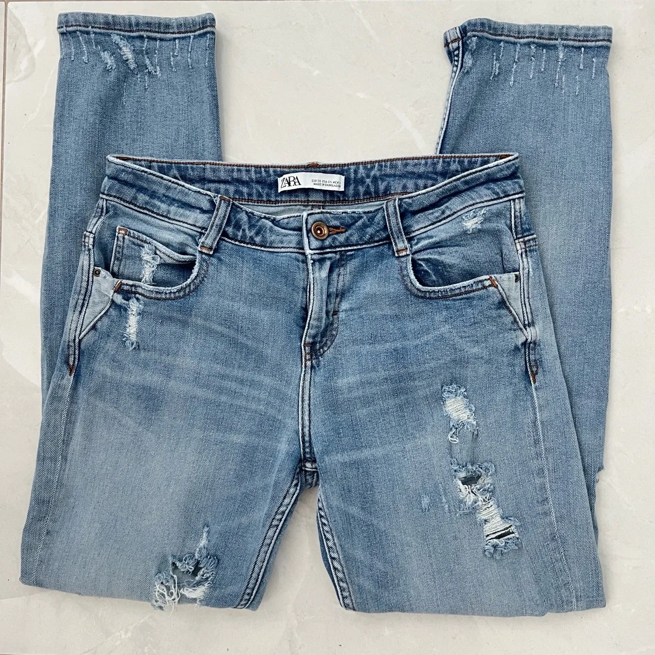 Zara Light Wash Blue Distressed Ripped MOM Jeans Size 4 - Image 3