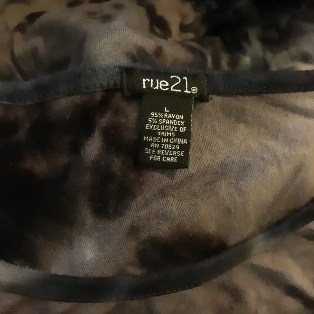 Rue 21  tie dye front tie top - Image 4