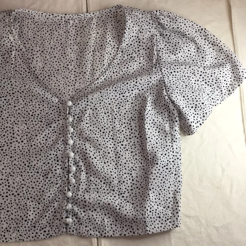 New Women’s Shein Polka Dot Print Blouse Liteweight Black White Size Small - Image 2