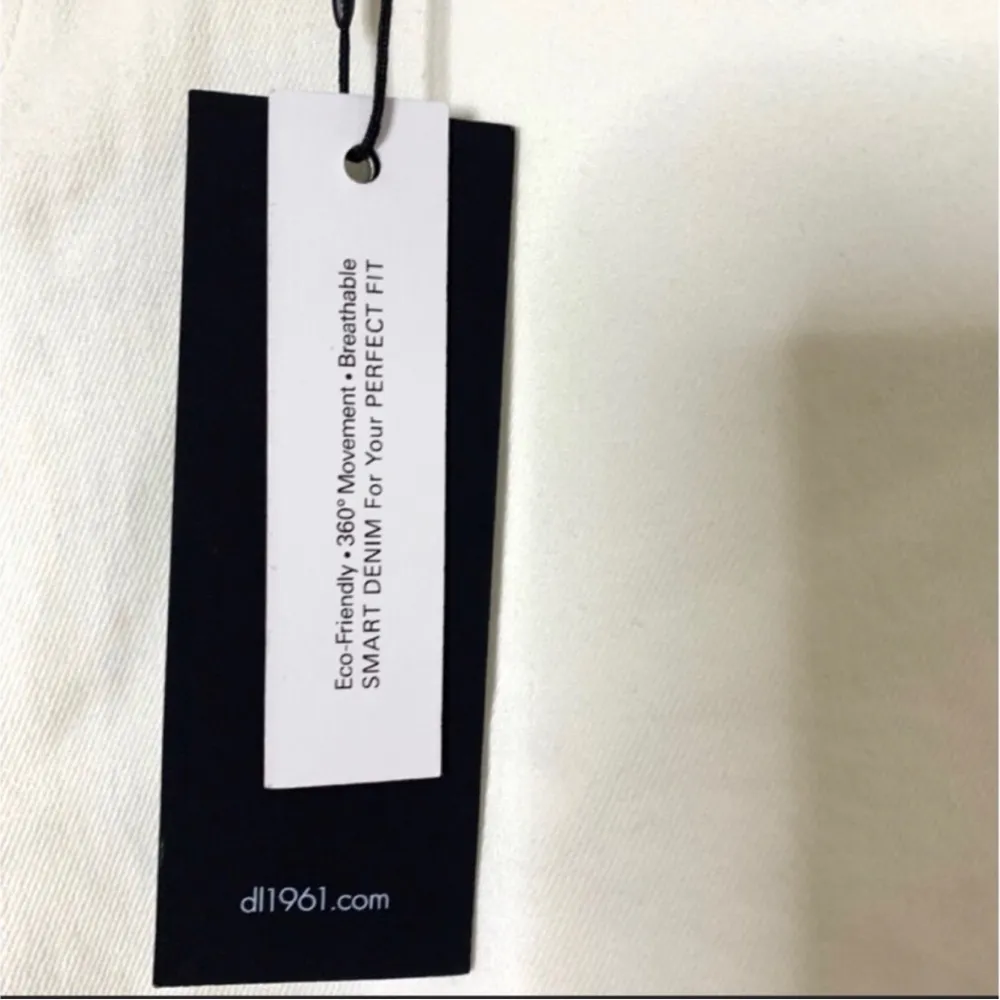 DL1961 Smart Denim Florence Cropped Instasculpt White denim Women’s Size 28 NWT - Image 4