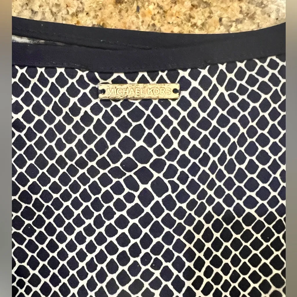 Michael Michael Kors Navy and White Patterned Blouse long bell sleeves EUC - Image 9