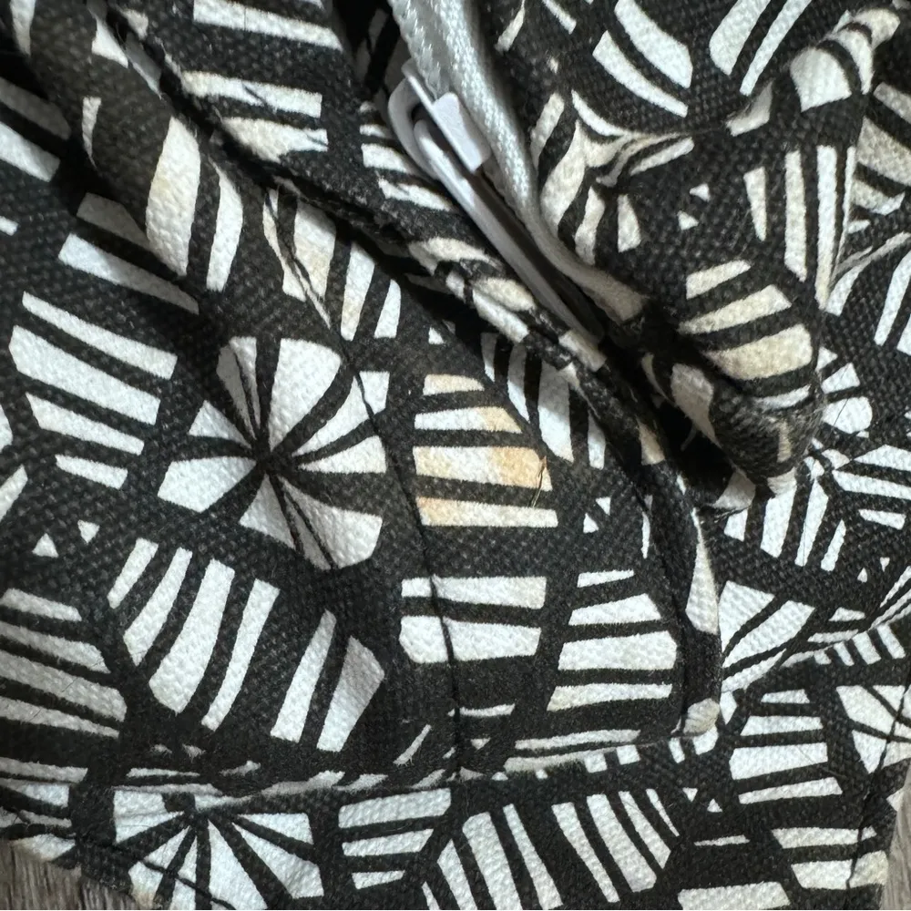 Kavu Rope Sling Bag Crossbody Black White Diamond Lines Outdoor - Image 2