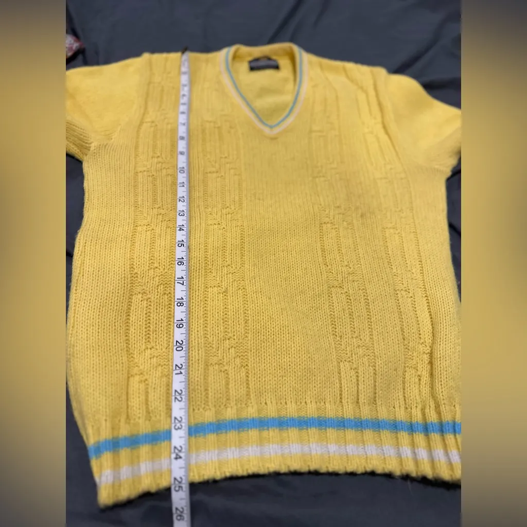VTG 50s Unisex Sz:L Sportswear Bright Yellow VNeck Cable Knit Preppy Sweater. Size L - Image 8