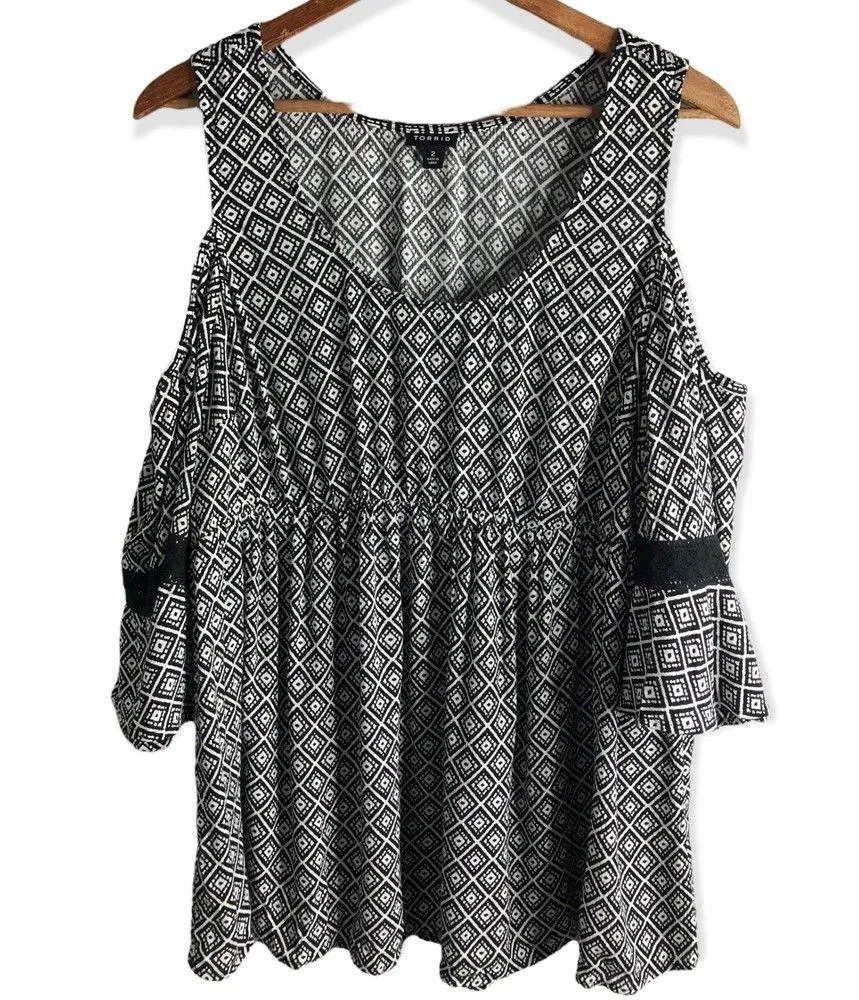 3/4 Sleeve Gauze Cold Shoulder Lace Detail Top - Image 4