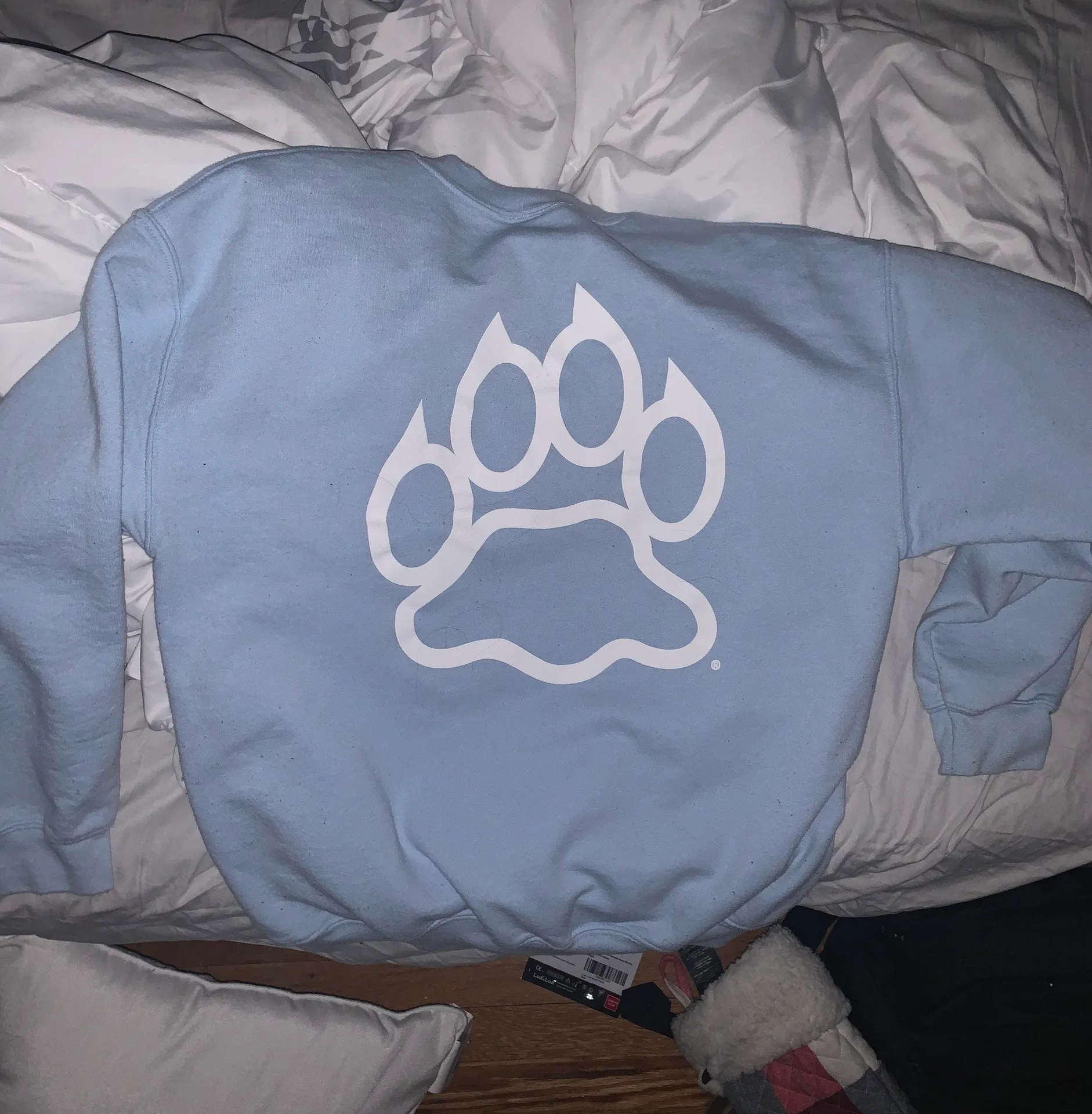 UNH light blue crewneck. size womens large. - Image 2